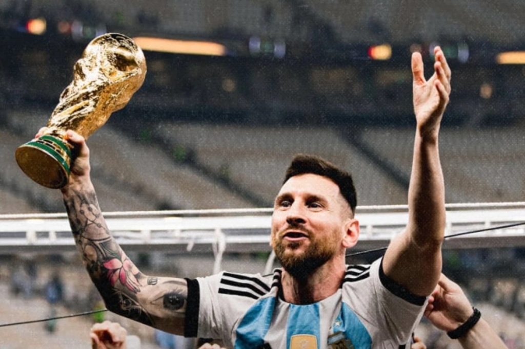 lionel-messi with cup